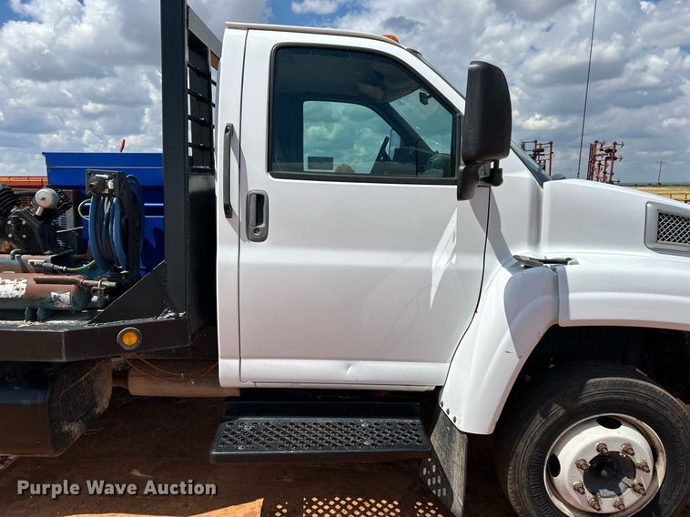 image for item EC1383 2005 GMC C5500 flatbed truck