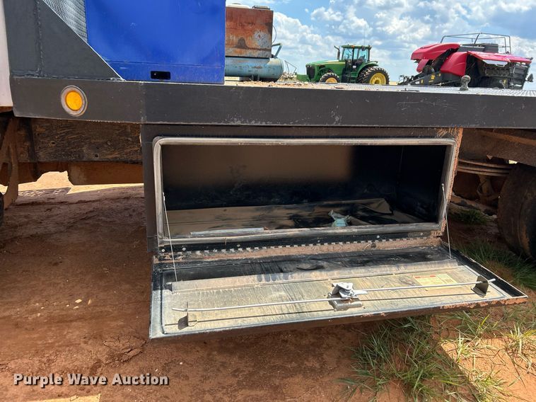 image for item EC1383 2005 GMC C5500 flatbed truck