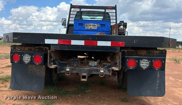 image for item EC1383 2005 GMC C5500 flatbed truck