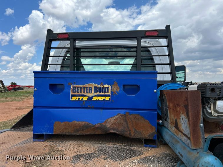 image for item EC1383 2005 GMC C5500 flatbed truck