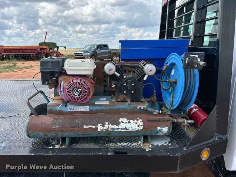 image for item EC1383 2005 GMC C5500 flatbed truck