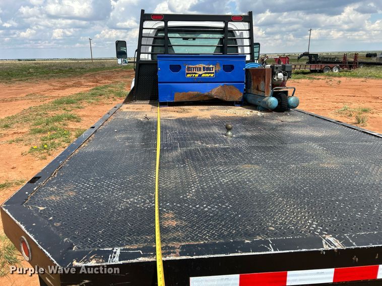 image for item EC1383 2005 GMC C5500 flatbed truck