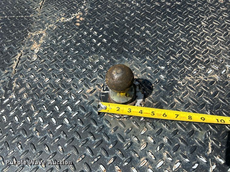 image for item EC1383 2005 GMC C5500 flatbed truck