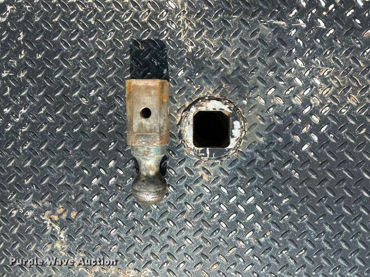 image for item EC1383 2005 GMC C5500 flatbed truck