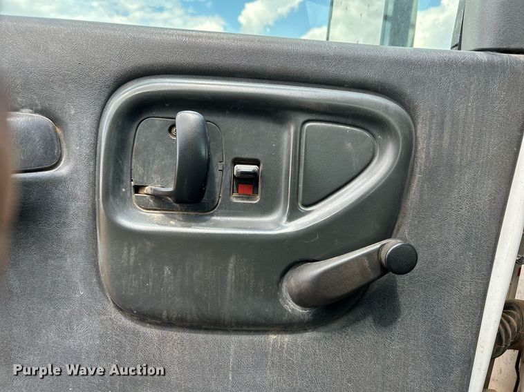 image for item EC1383 2005 GMC C5500 flatbed truck