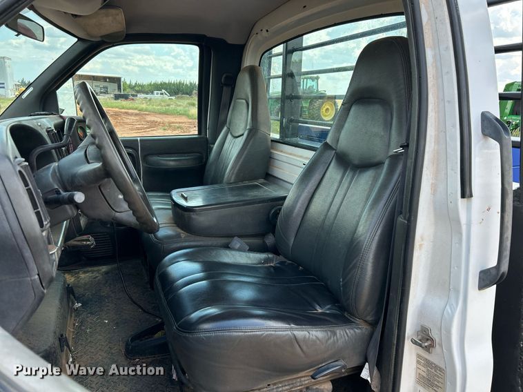 image for item EC1383 2005 GMC C5500 flatbed truck