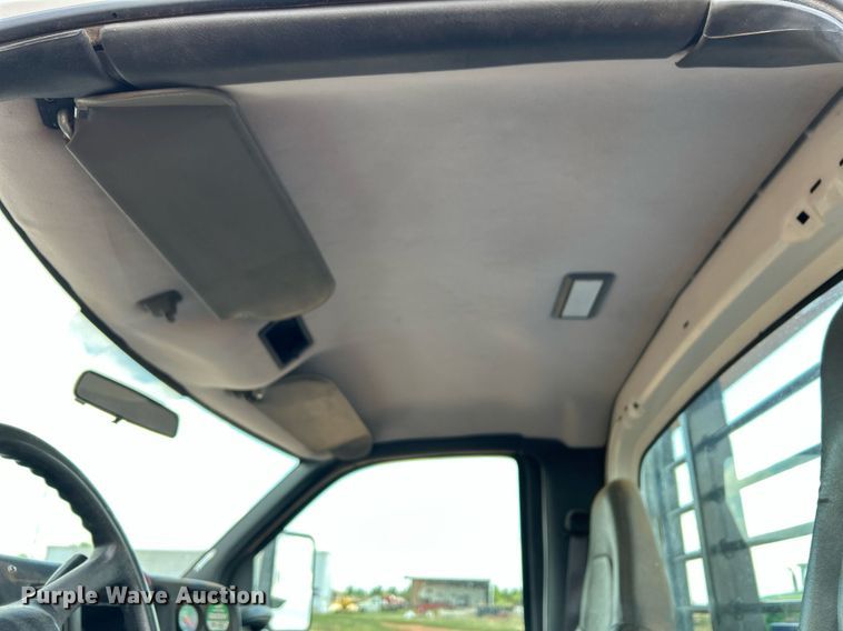 image for item EC1383 2005 GMC C5500 flatbed truck