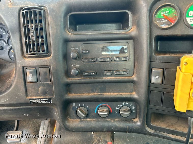 image for item EC1383 2005 GMC C5500 flatbed truck