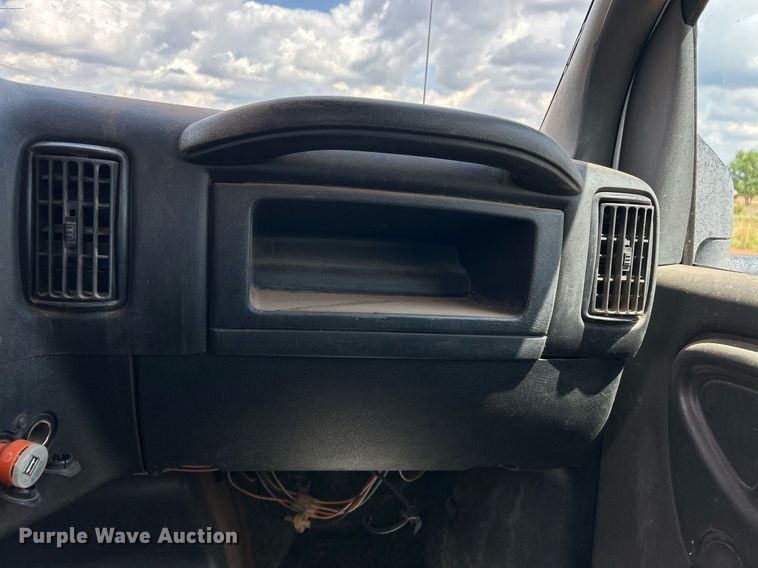 image for item EC1383 2005 GMC C5500 flatbed truck