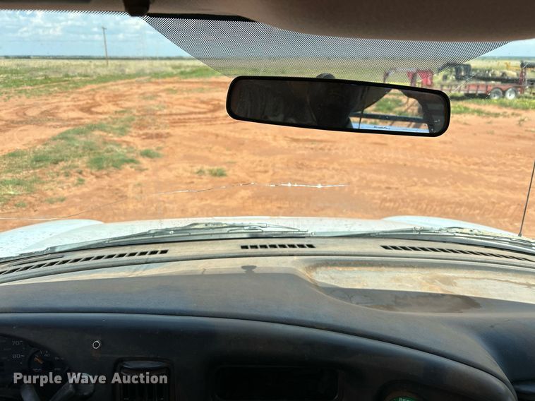 image for item EC1383 2005 GMC C5500 flatbed truck