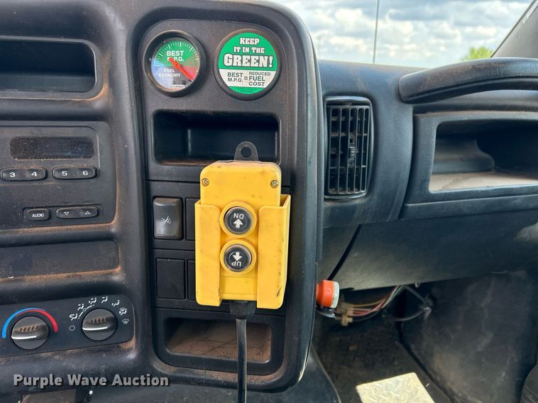 image for item EC1383 2005 GMC C5500 flatbed truck