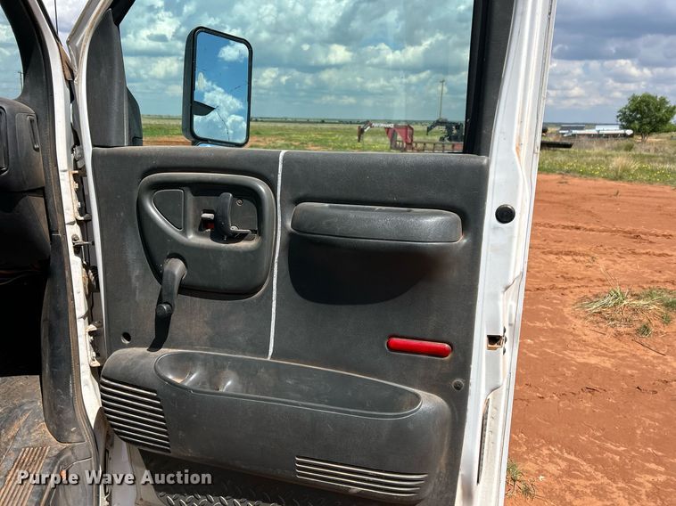 image for item EC1383 2005 GMC C5500 flatbed truck