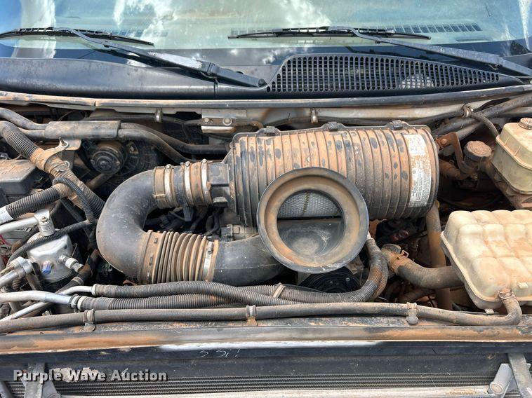 image for item EC1383 2005 GMC C5500 flatbed truck