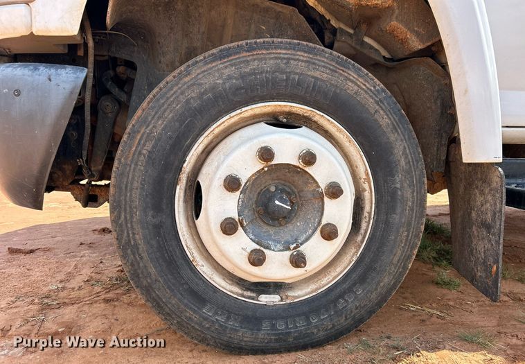 image for item EC1383 2005 GMC C5500 flatbed truck