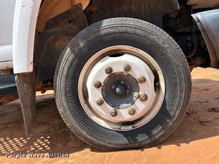 image for item EC1383 2005 GMC C5500 flatbed truck