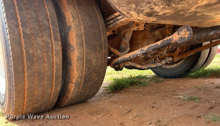 image for item EC1383 2005 GMC C5500 flatbed truck