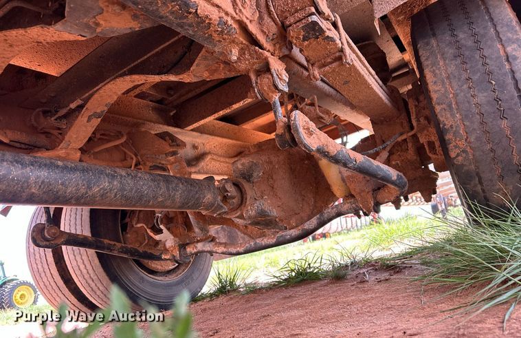 image for item EC1383 2005 GMC C5500 flatbed truck