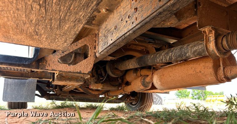 image for item EC1383 2005 GMC C5500 flatbed truck