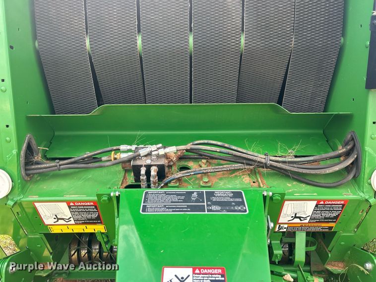 image for item EC1385 2021 John Deere 460M round baler