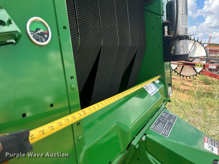 image for item EC1385 2021 John Deere 460M round baler