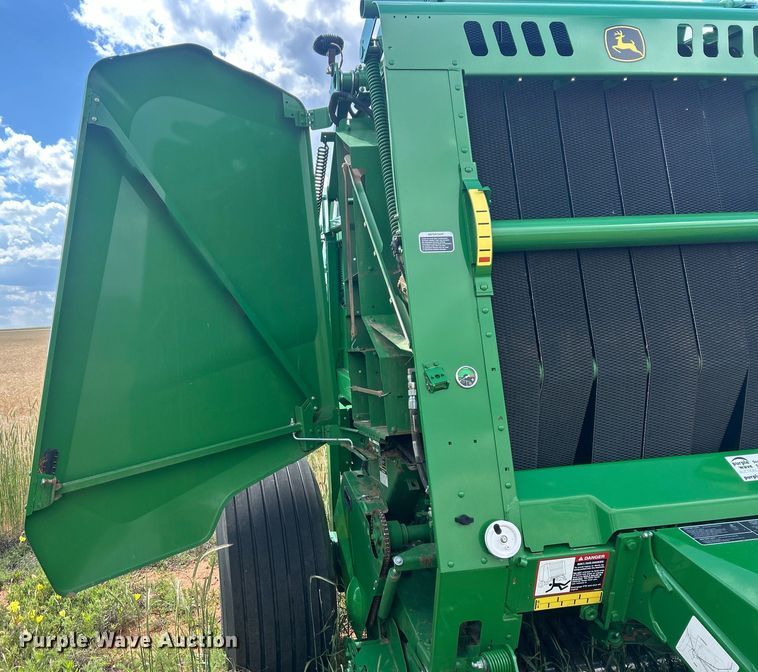 image for item EC1385 2021 John Deere 460M round baler