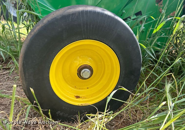 image for item EC1385 2021 John Deere 460M round baler
