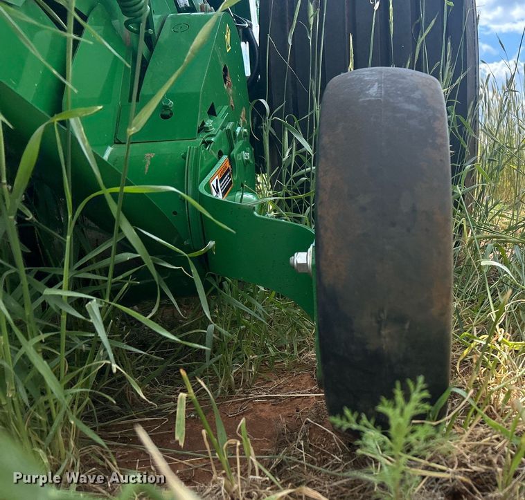 image for item EC1385 2021 John Deere 460M round baler