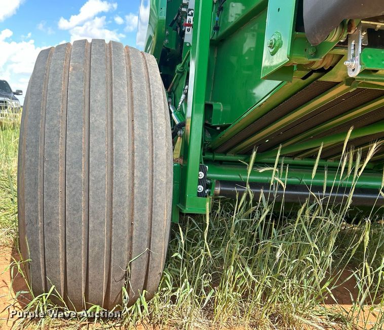 image for item EC1385 2021 John Deere 460M round baler