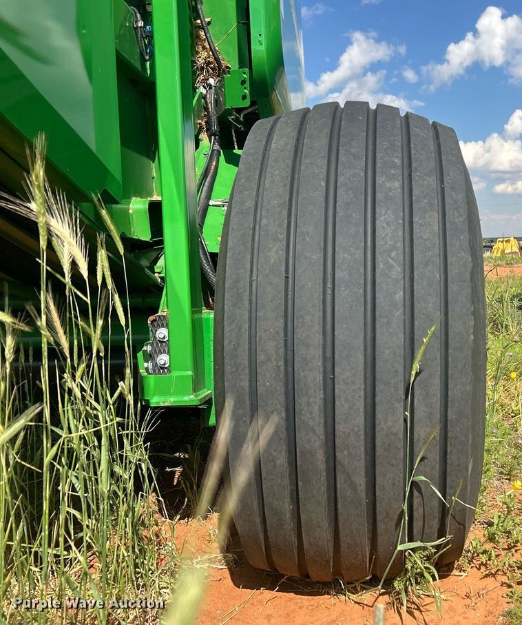 image for item EC1385 2021 John Deere 460M round baler