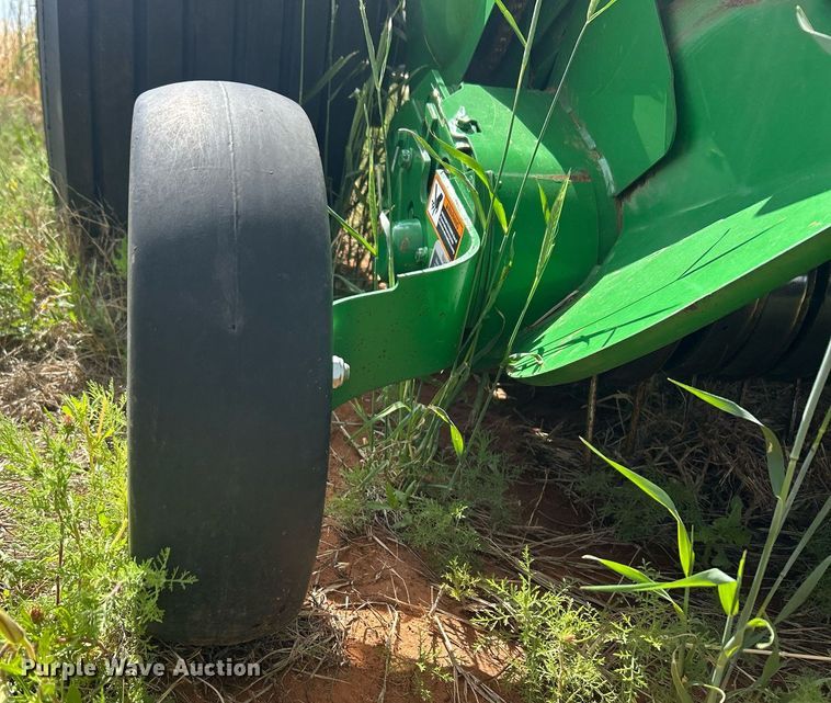 image for item EC1385 2021 John Deere 460M round baler