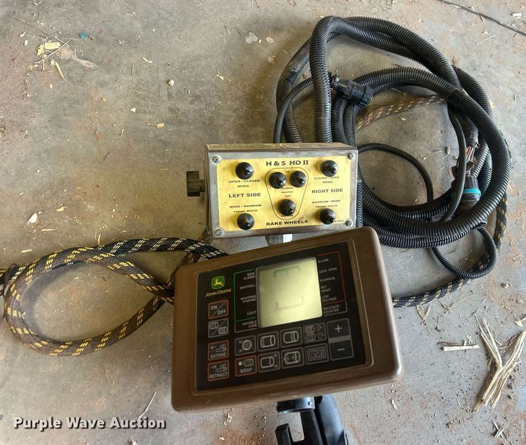 image for item EC1385 2021 John Deere 460M round baler