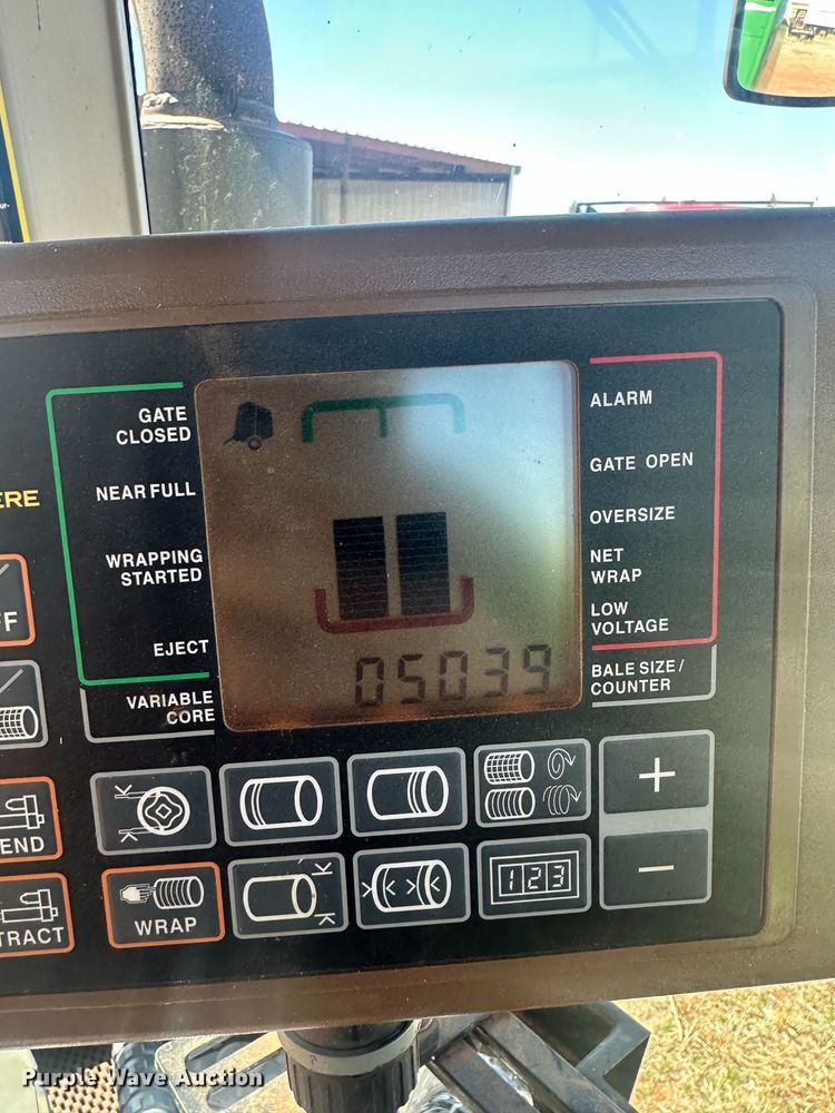 image for item EC1385 2021 John Deere 460M round baler