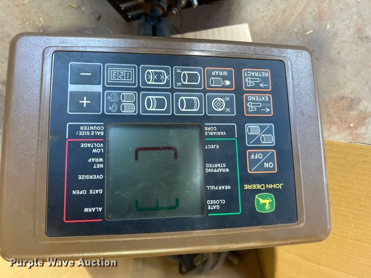 image for item EC1385 2021 John Deere 460M round baler