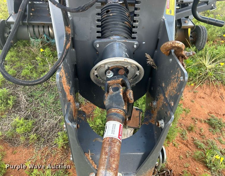 image for item EC1386 2017 Massey Ferguson 2290 large square baler