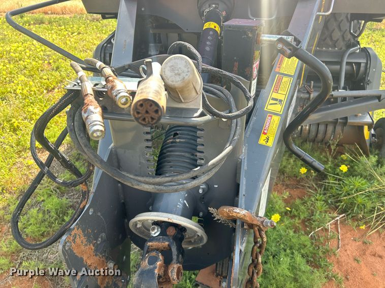 image for item EC1386 2017 Massey Ferguson 2290 large square baler