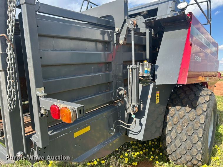 image for item EC1386 2017 Massey Ferguson 2290 large square baler