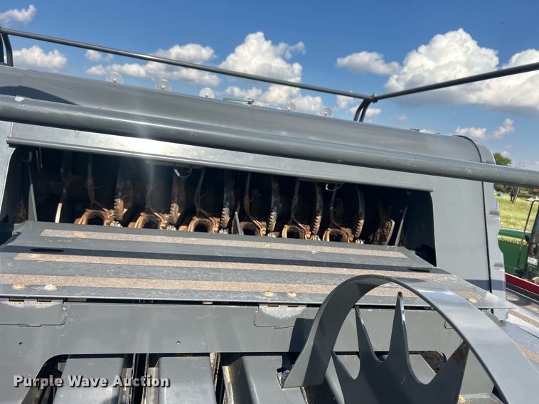 image for item EC1386 2017 Massey Ferguson 2290 large square baler