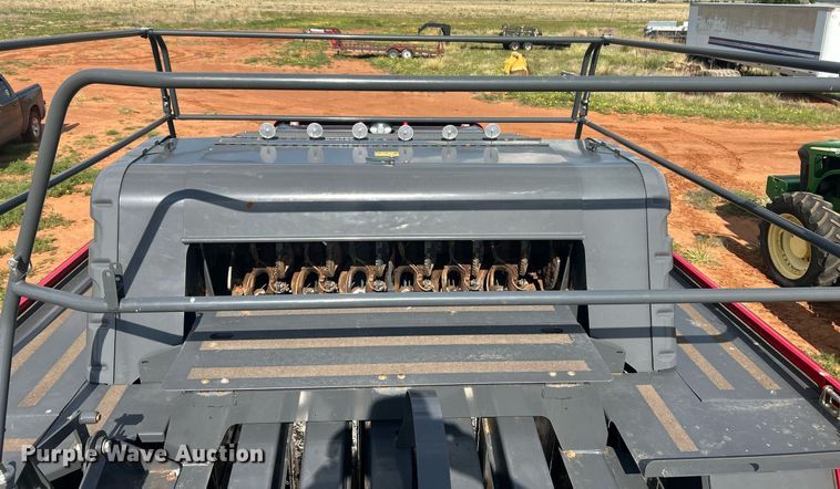 image for item EC1386 2017 Massey Ferguson 2290 large square baler