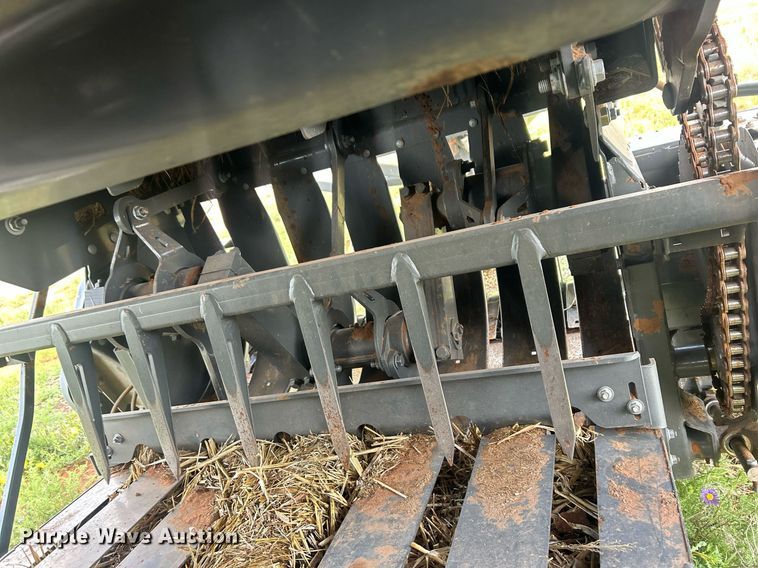 image for item EC1386 2017 Massey Ferguson 2290 large square baler