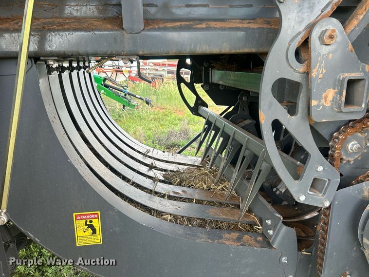 image for item EC1386 2017 Massey Ferguson 2290 large square baler