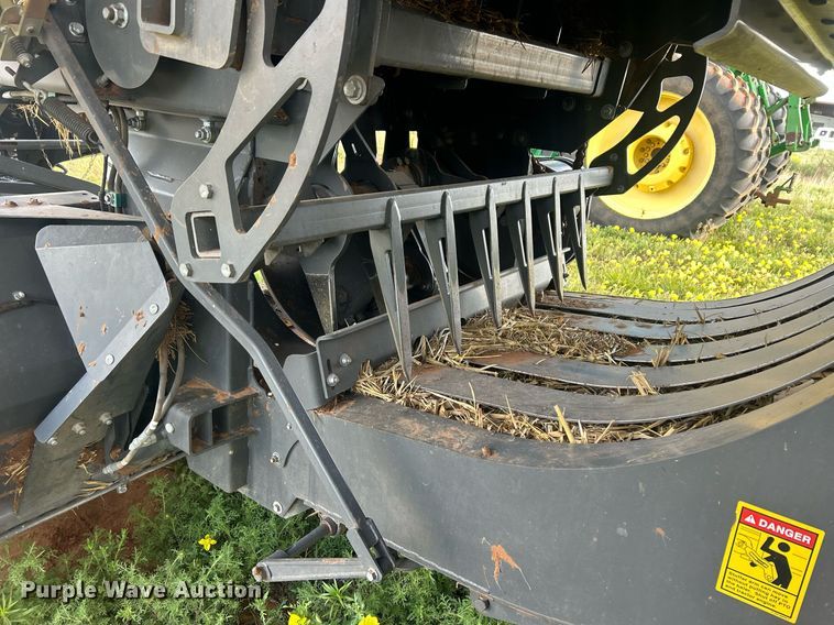 image for item EC1386 2017 Massey Ferguson 2290 large square baler