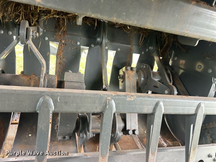 image for item EC1386 2017 Massey Ferguson 2290 large square baler