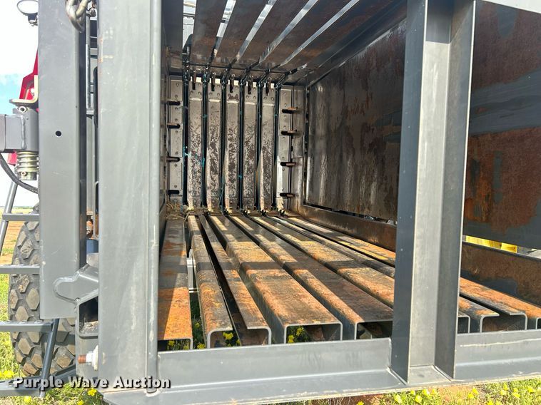 image for item EC1386 2017 Massey Ferguson 2290 large square baler