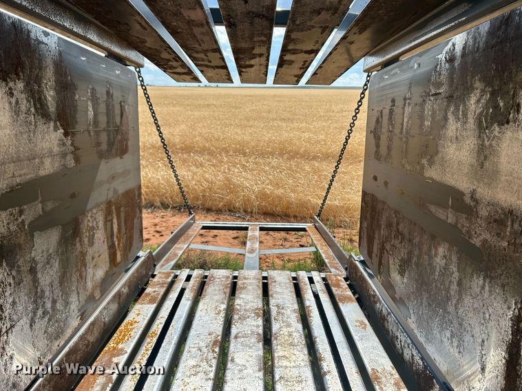 image for item EC1386 2017 Massey Ferguson 2290 large square baler