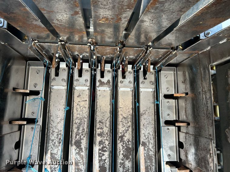 image for item EC1386 2017 Massey Ferguson 2290 large square baler