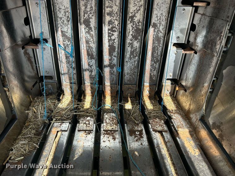 image for item EC1386 2017 Massey Ferguson 2290 large square baler