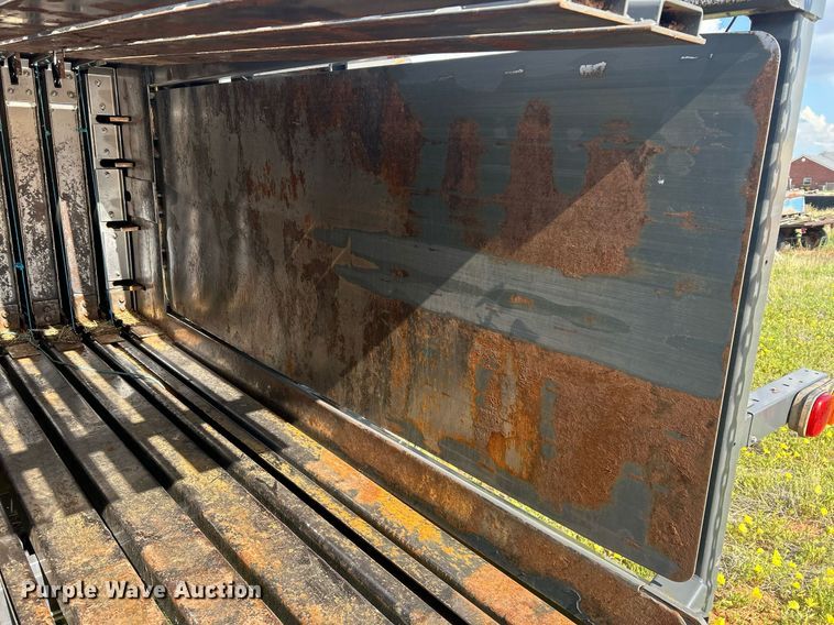 image for item EC1386 2017 Massey Ferguson 2290 large square baler