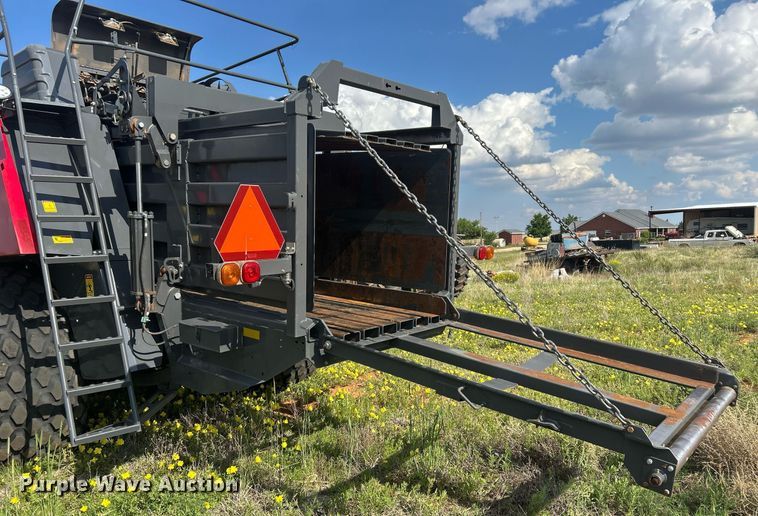 image for item EC1386 2017 Massey Ferguson 2290 large square baler