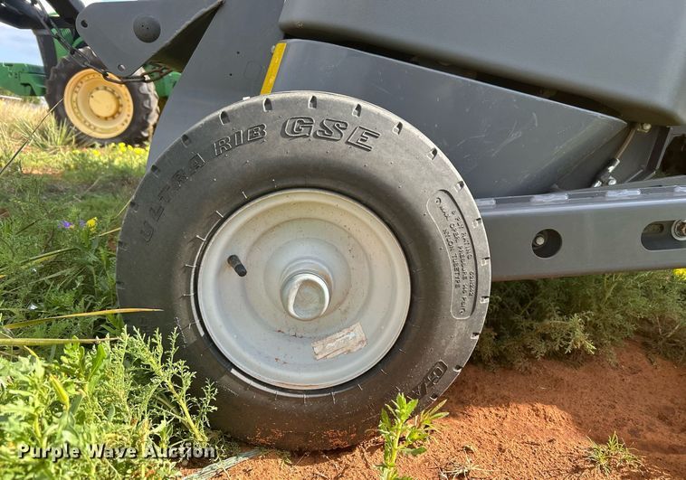 image for item EC1386 2017 Massey Ferguson 2290 large square baler