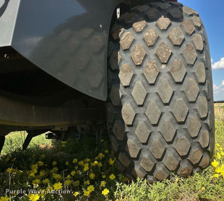 image for item EC1386 2017 Massey Ferguson 2290 large square baler